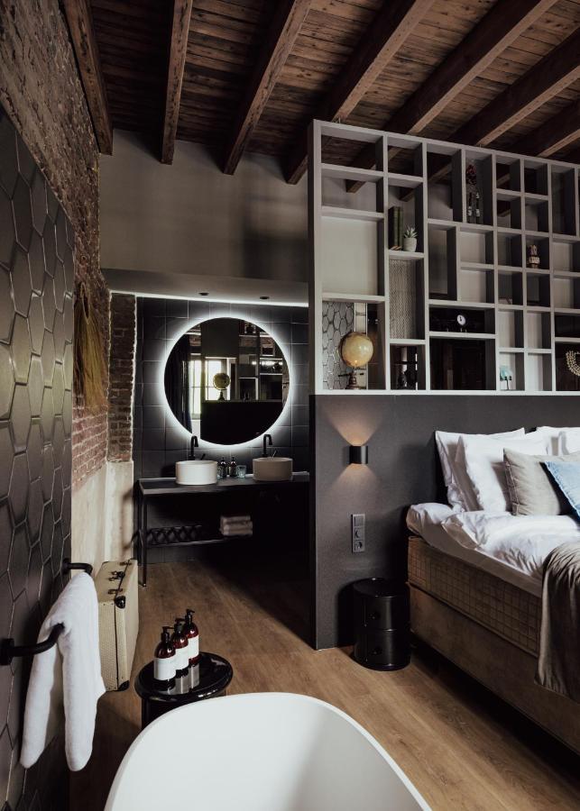 Cousins Boutique Hotel *